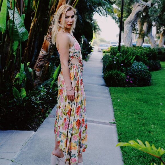 Romantic Garden Pleated Asymmetric Midi Dress with Cutout - Picture 3 of 12